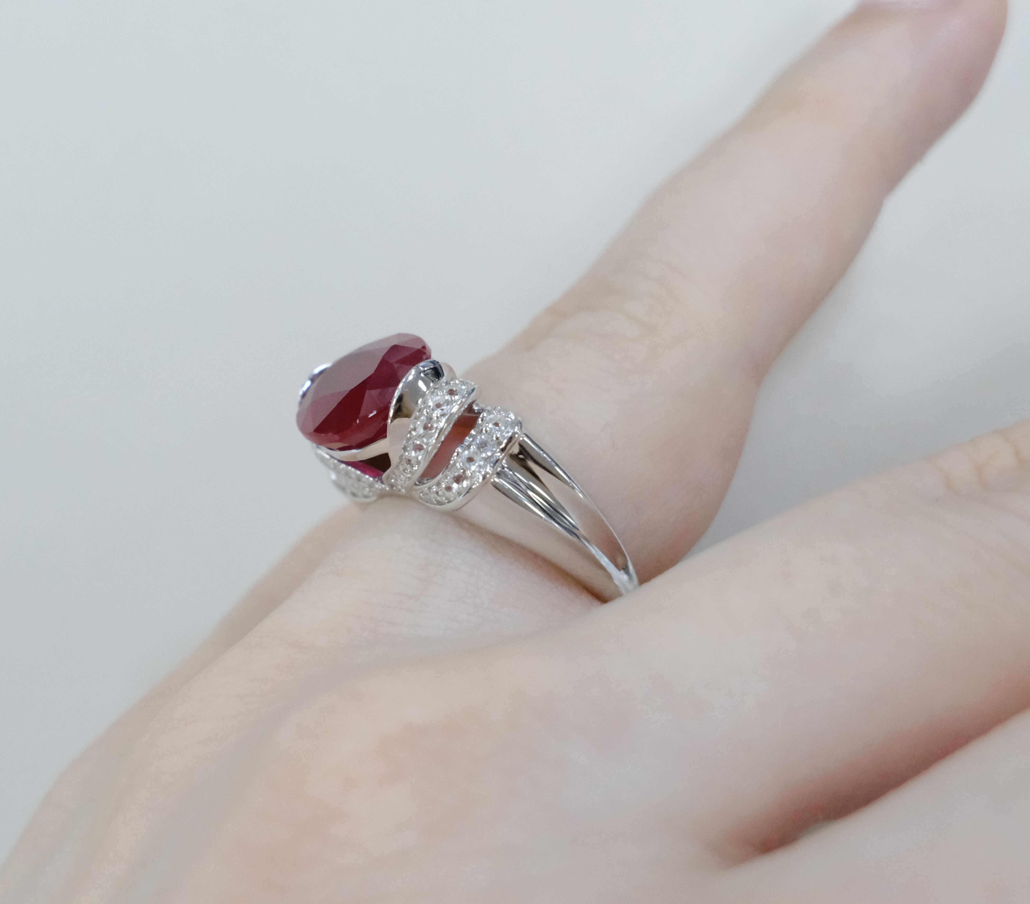 Серебряное кольцо с рубином